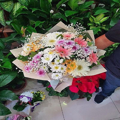 Pembeli mevsim buketi